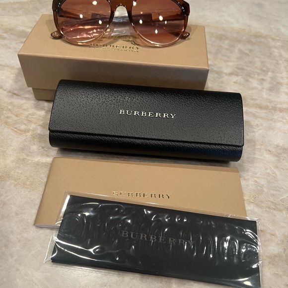 Brand New in box Burberry sunglasses - Picture 10 of 11